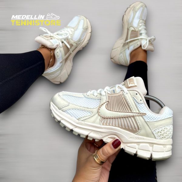 Nike Vomero 5- mujer