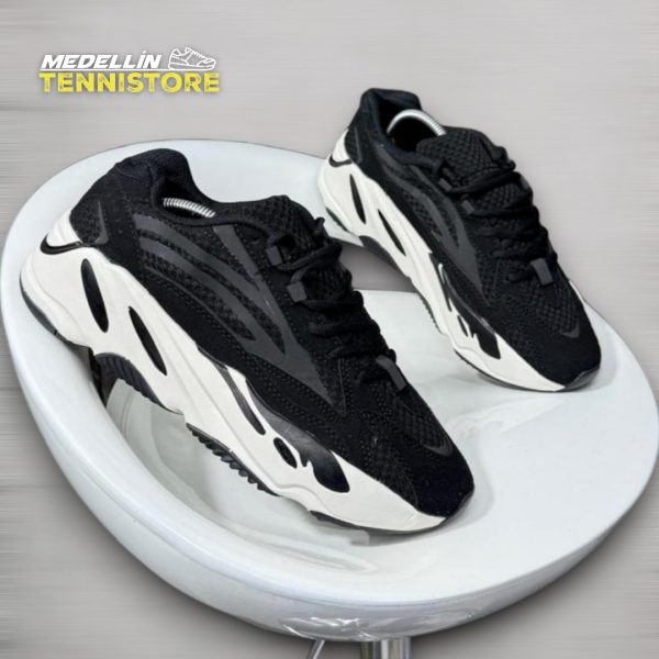 Adidas Yeezy 700- hombre