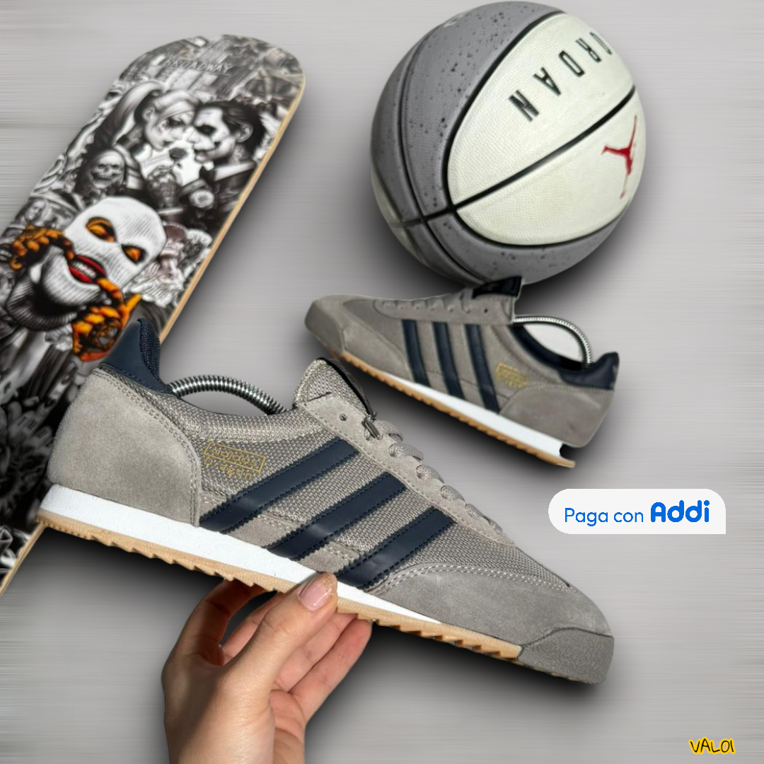 Tenis Adidas Dragon gris y blanco calidad importada 1.1 diseño moderno y ligero.