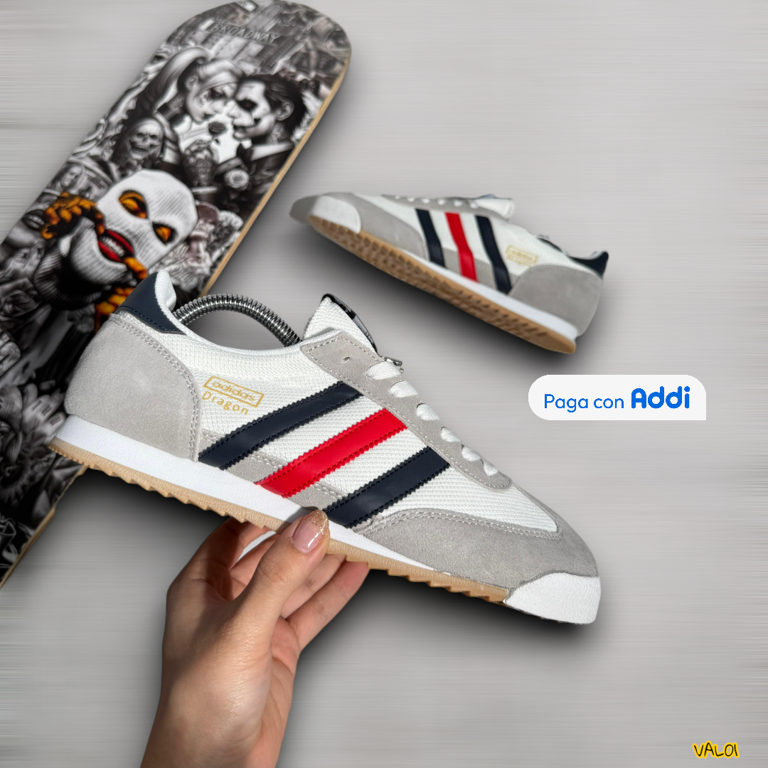 Tenis Adidas Dragon blanco, azul y rojo calidad importada 1.1 look deportivo clásico.