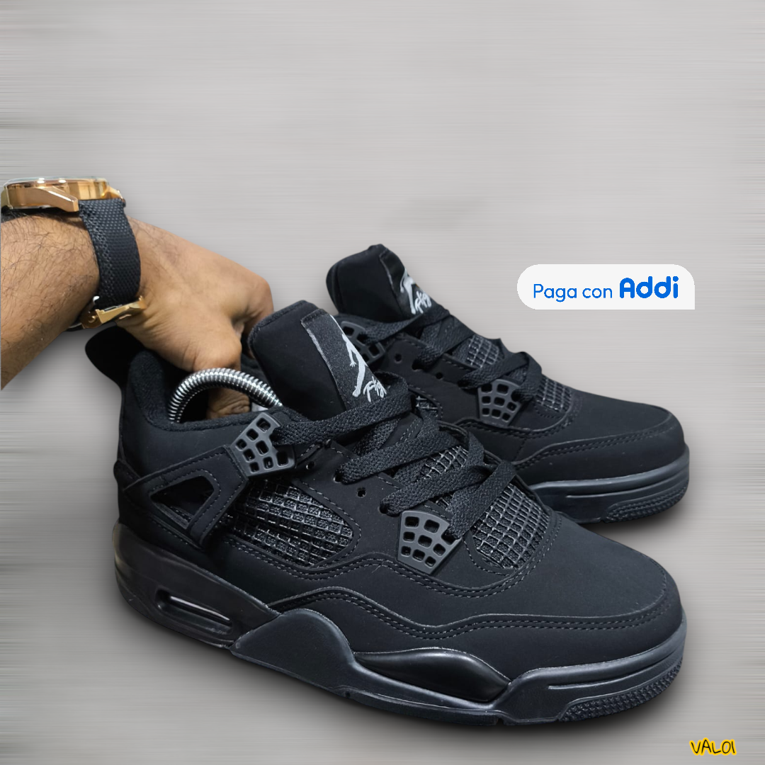 Jordan Retro 4 calzado urbano negro diseño clásico deportivo