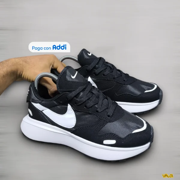 Nike International- mujer