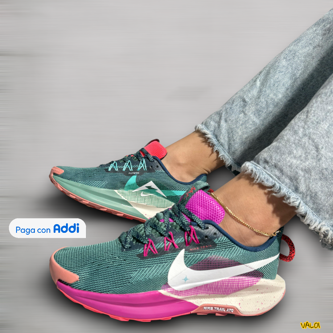 Nike Zoom Trail tenis deportivos verde rosado diseño trail urbano