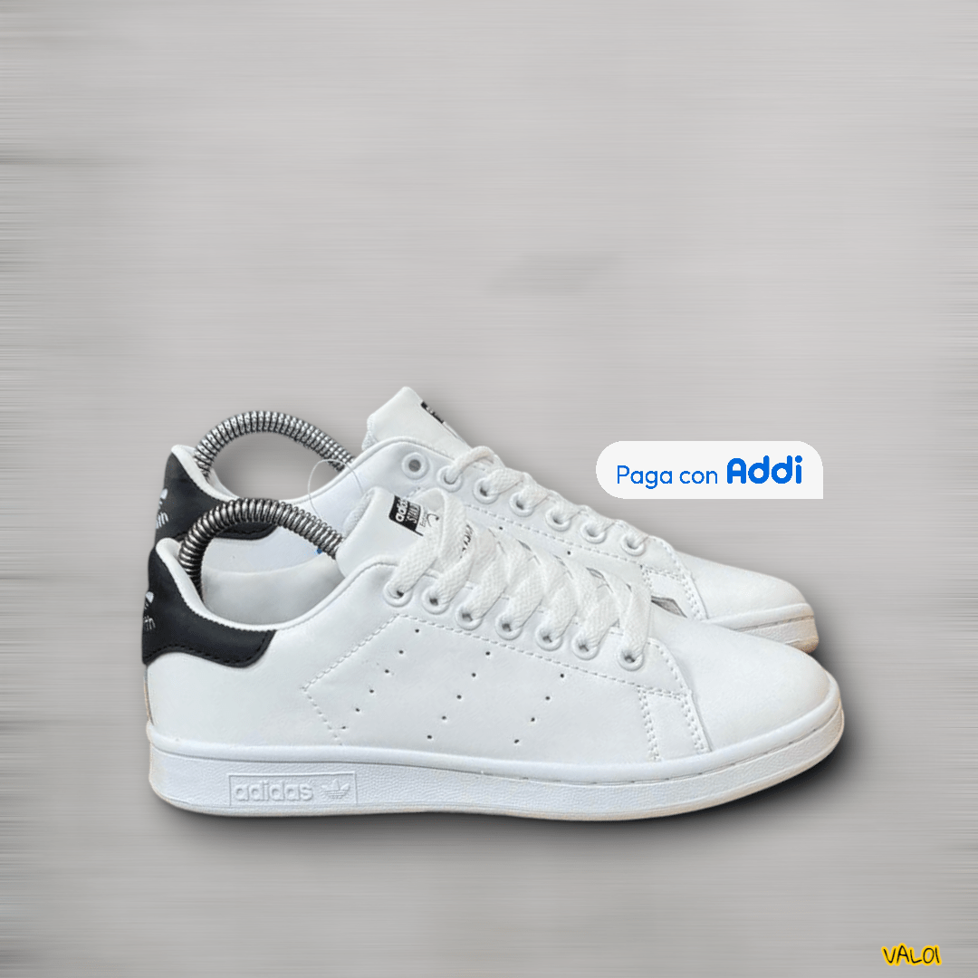 Tenis Adidas Stan Smith blanco negro look clásico versátil