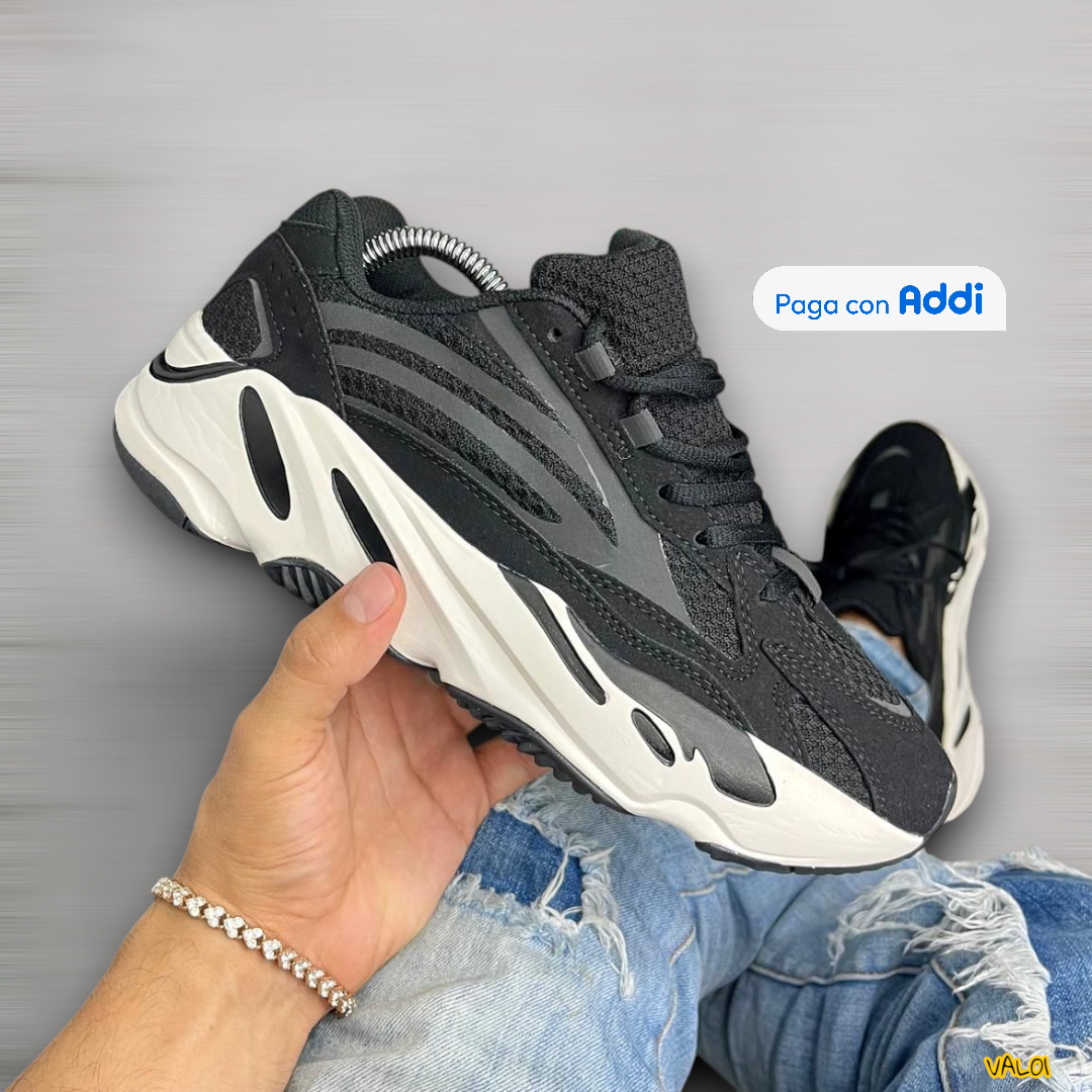 Adidas Yeezy 700 zapatillas streetwear negras estilo moderno