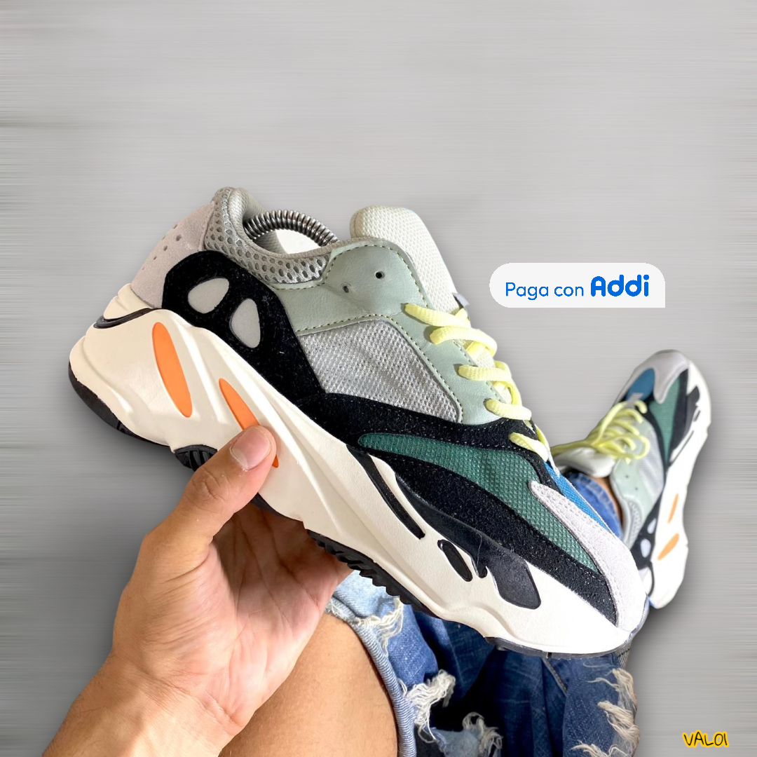 Adidas Yeezy 700 calzado urbano gris negro diseño voluminoso