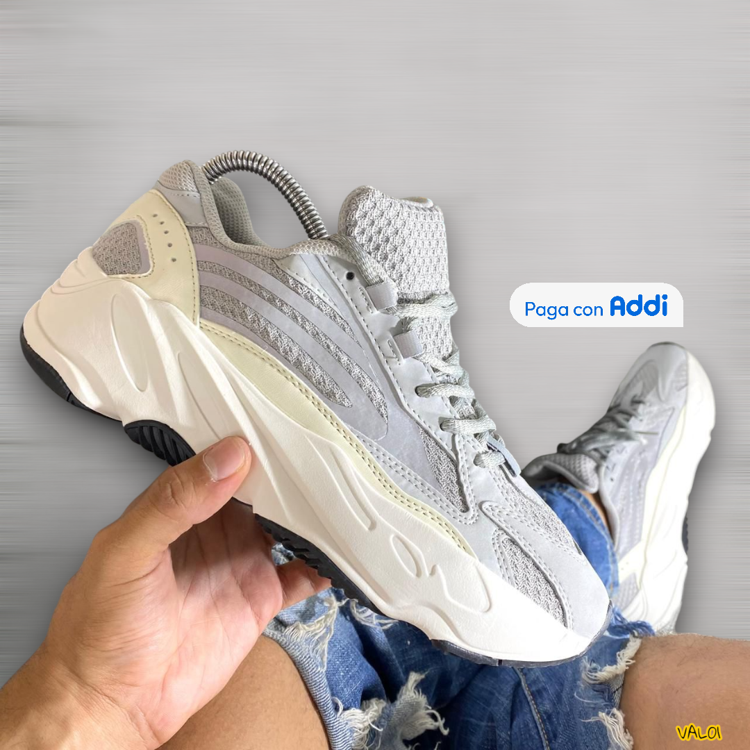 Adidas Yeezy 700 tenis lifestyle gris look urbano
