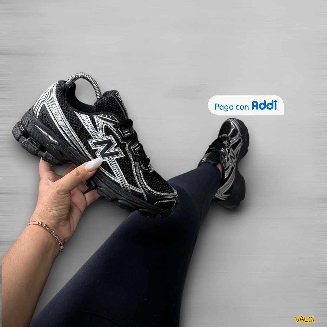 Tenis New Balance 740 negro con detalles plateados premium