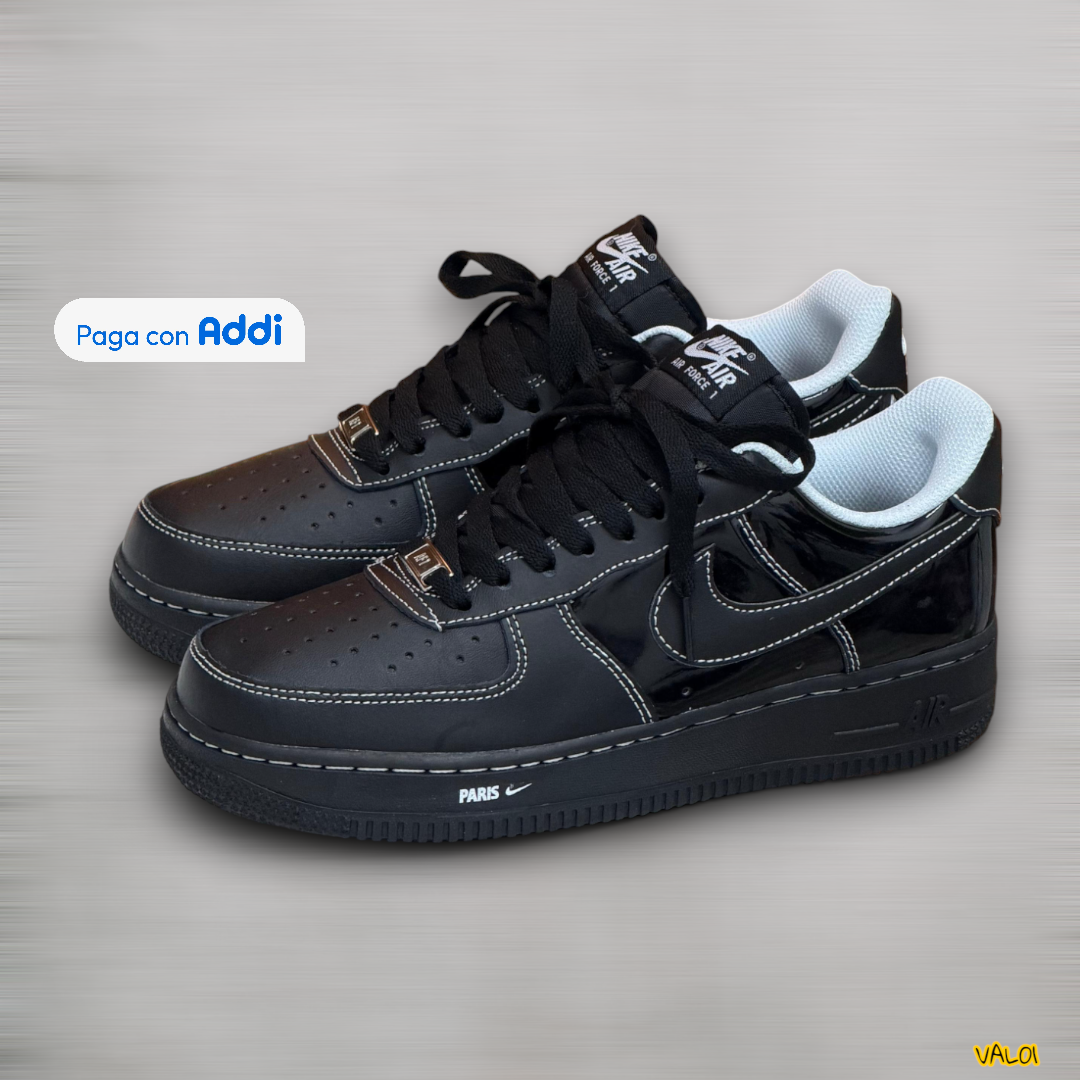 Tenis Nike Force 1 negros con contraste blanco estilo clásico