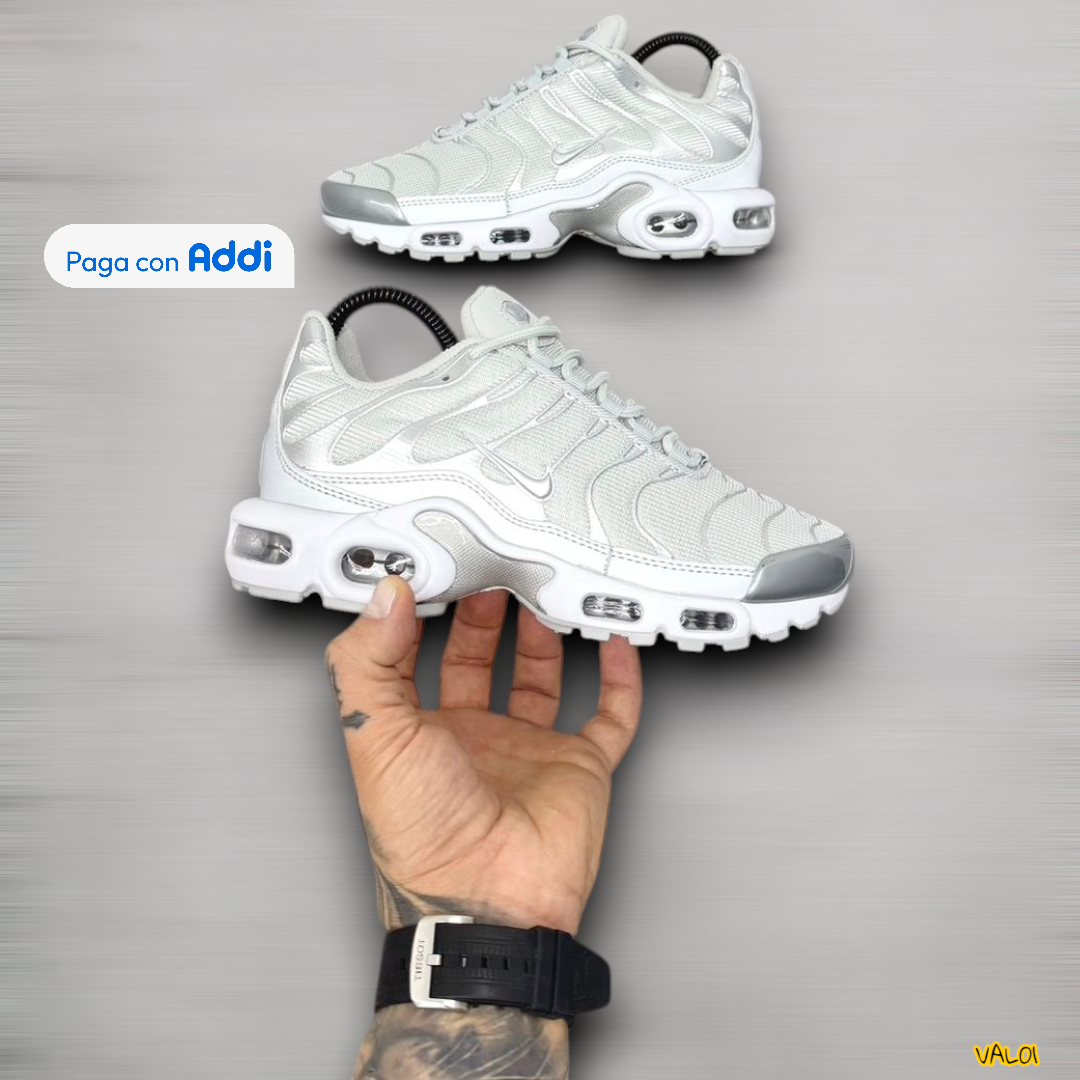 Tenis Nike TN blanco estilo deportivo urbano moderno