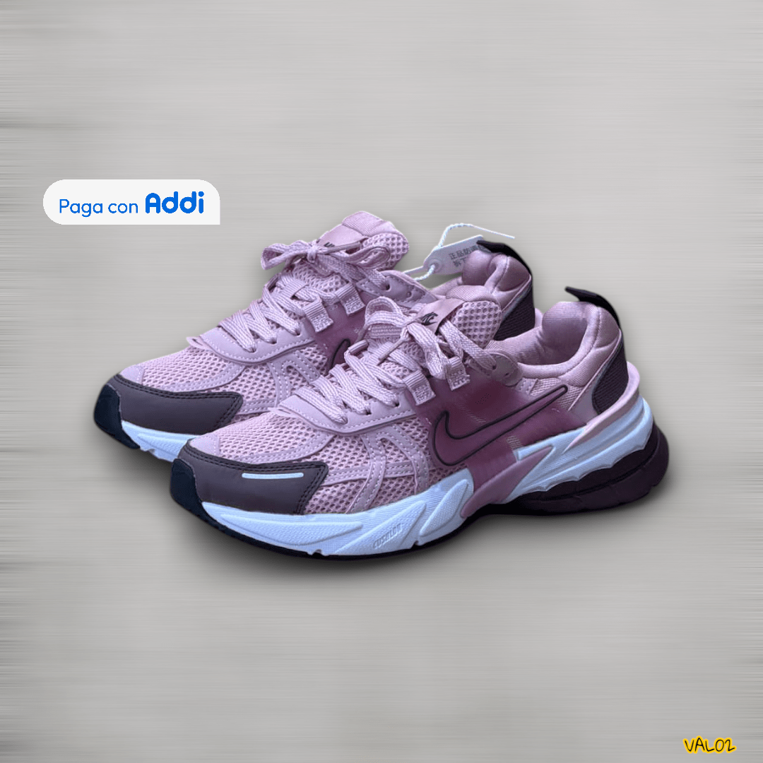 Tenis Nike V2K rosado diseño urbano femenino y moderno