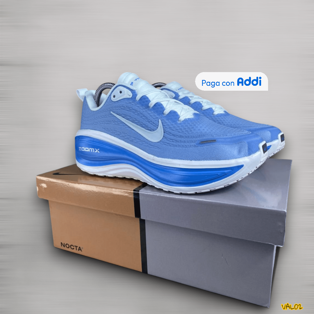Tenis Nike Zoom Vomero azul blanco diseño deportivo ligero