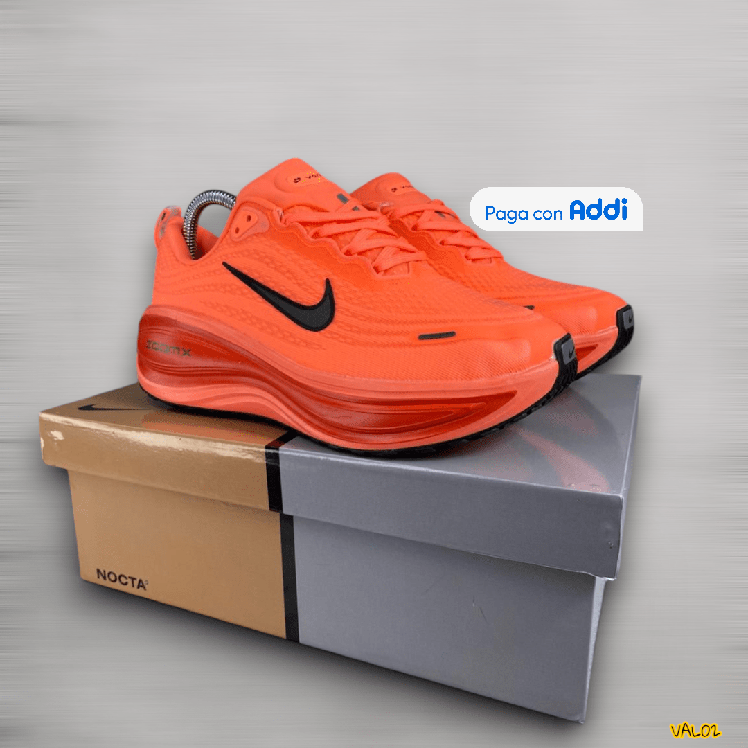 Tenis Nike Zoom Vomero naranja estilo running llamativo