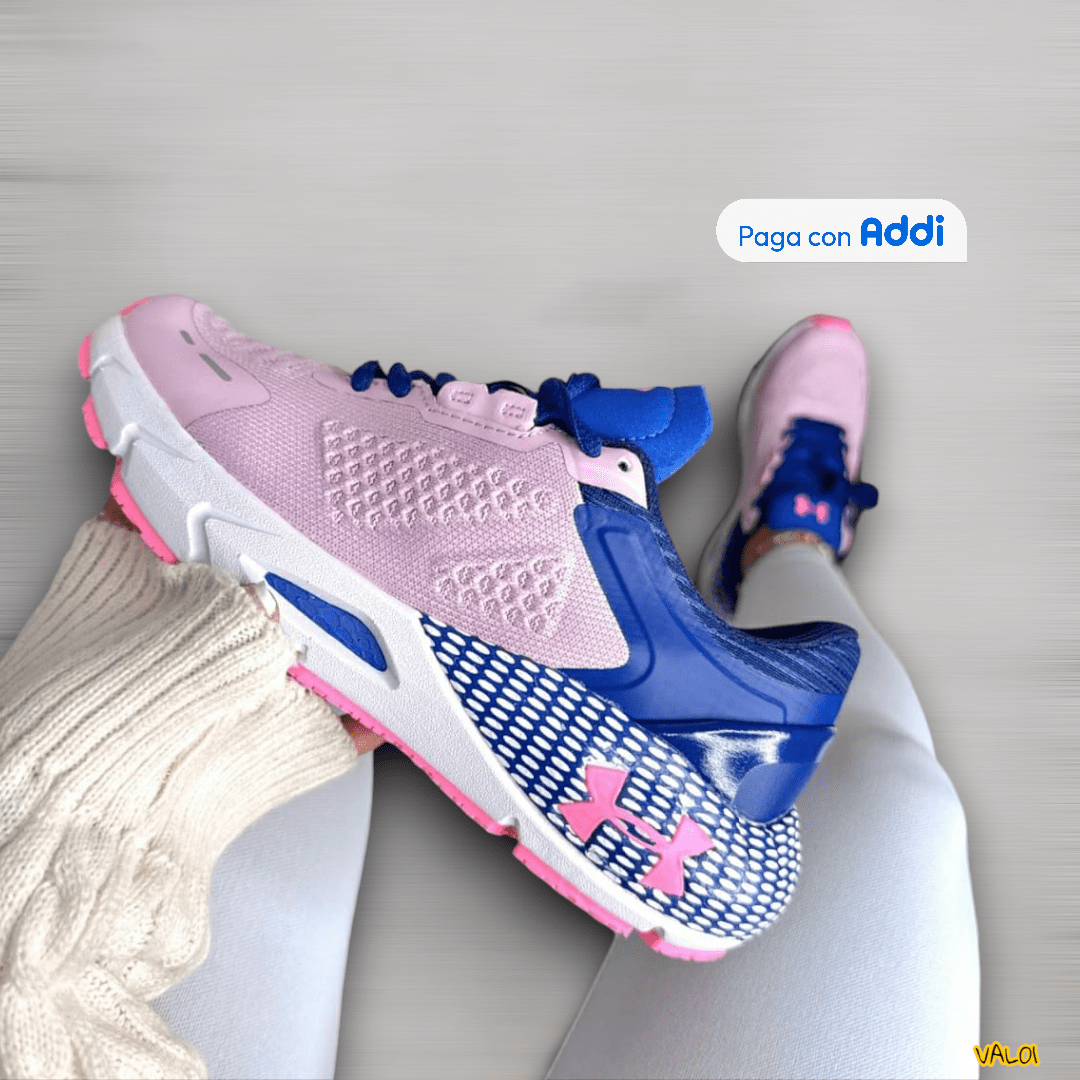 Tenis Under Armour rosa azul combinación deportiva llamativa
