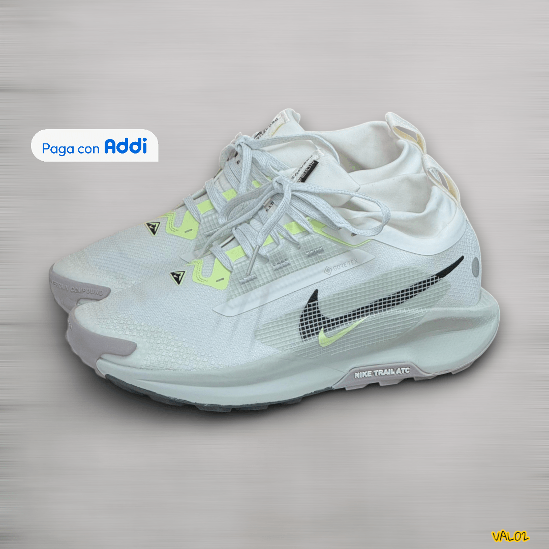 Tenis Nike Zoom Pegasus Trail blanco gris estilo deportivo moderno