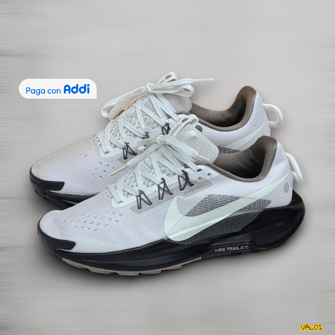 Tenis Nike Zoom Pegasus Trail blanco negro look deportivo versátil