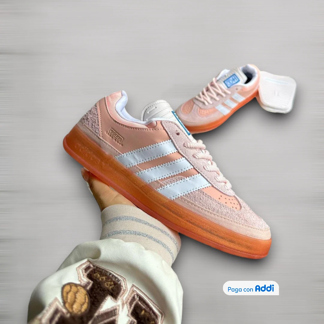 Tenis urbanos Adidas Bad Bunny salmón unisex con estilo moderno y comodidad diaria