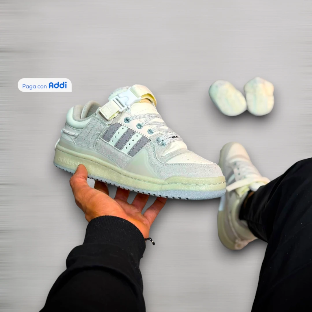 Tenis Adidas Bad Bunny hombre negro estilo urbano con diseño moderno y máximo confort