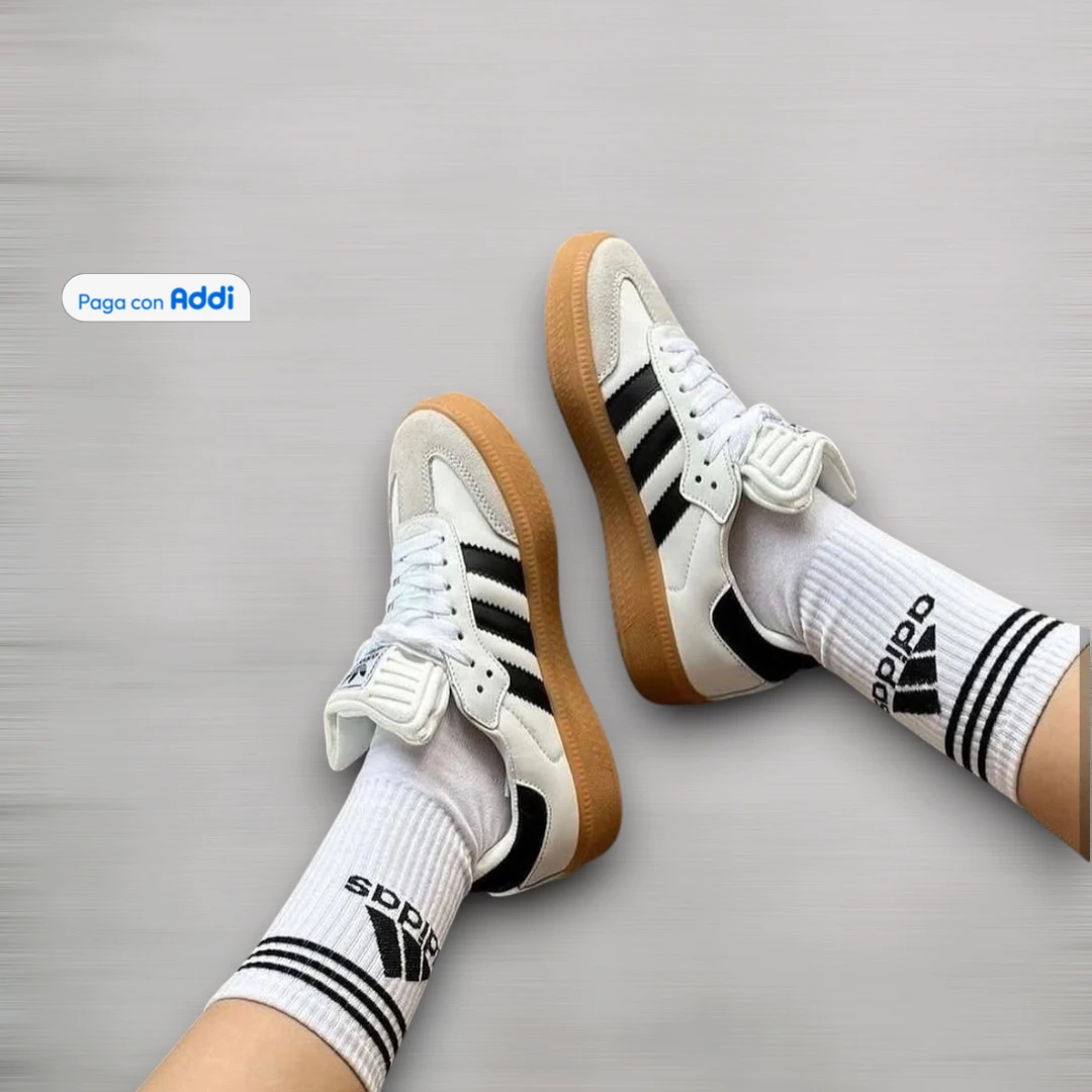Tenis Adidas Samba Plataforma mujer blanco negro de inspiración vintage, con suela elevada, estilo urbano y ajuste confortable