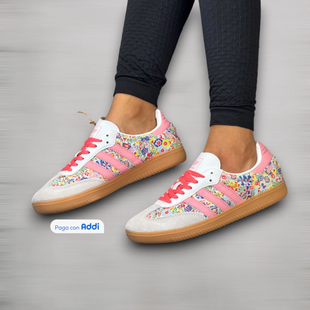 Tenis Adidas Samba mujer rosado de estética femenina urbana, ideales para outfits casuales con suela flexible y confort