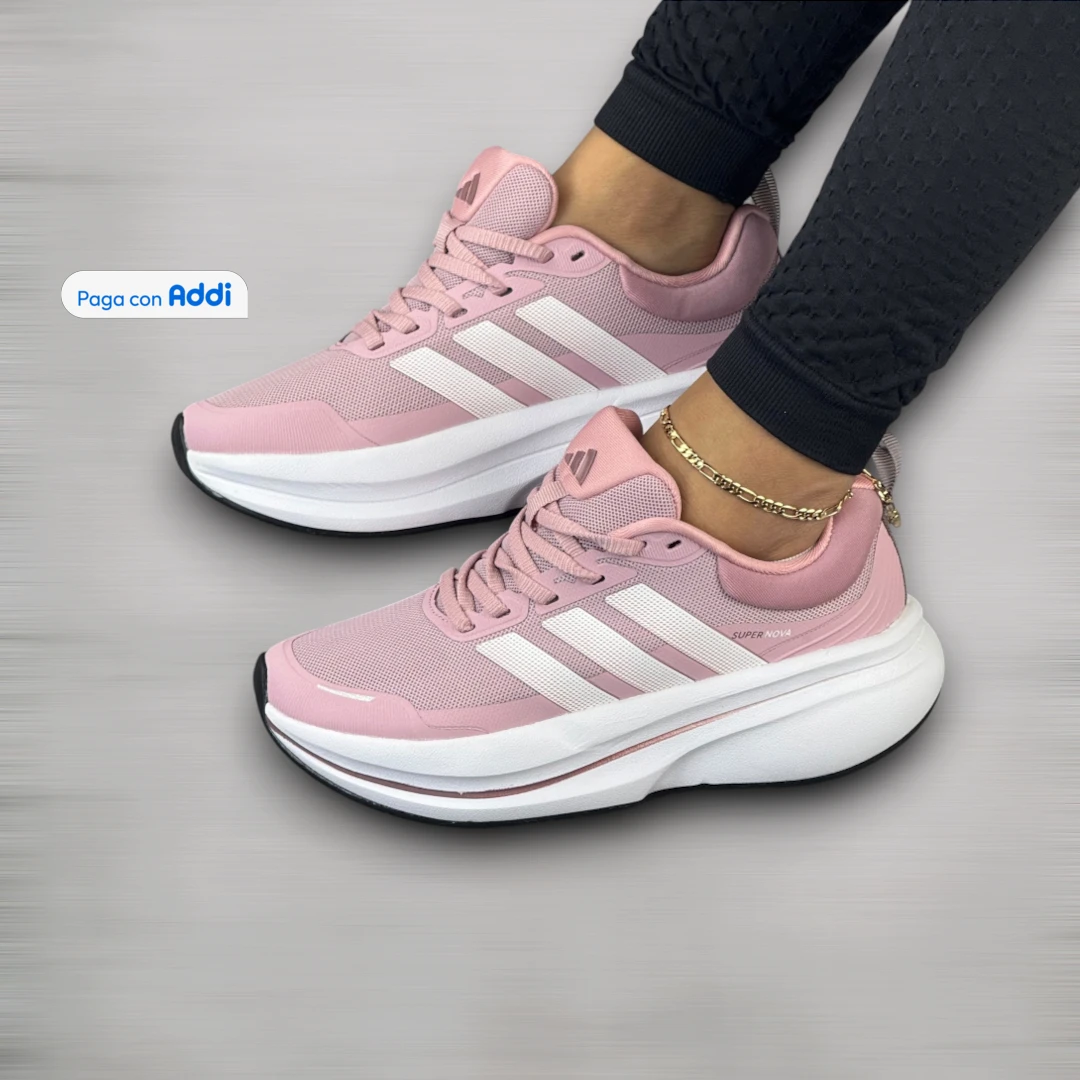 Tenis Adidas Supernova mujer rosado estilo running, con diseño femenino, amortiguación eficiente y soporte para carreras diarias