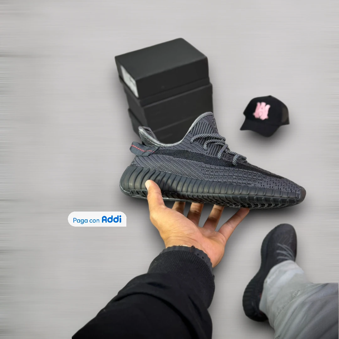 Tenis urbanos Adidas Yeezy 350 negro con rojo para caminar con estilo streetwear moderno