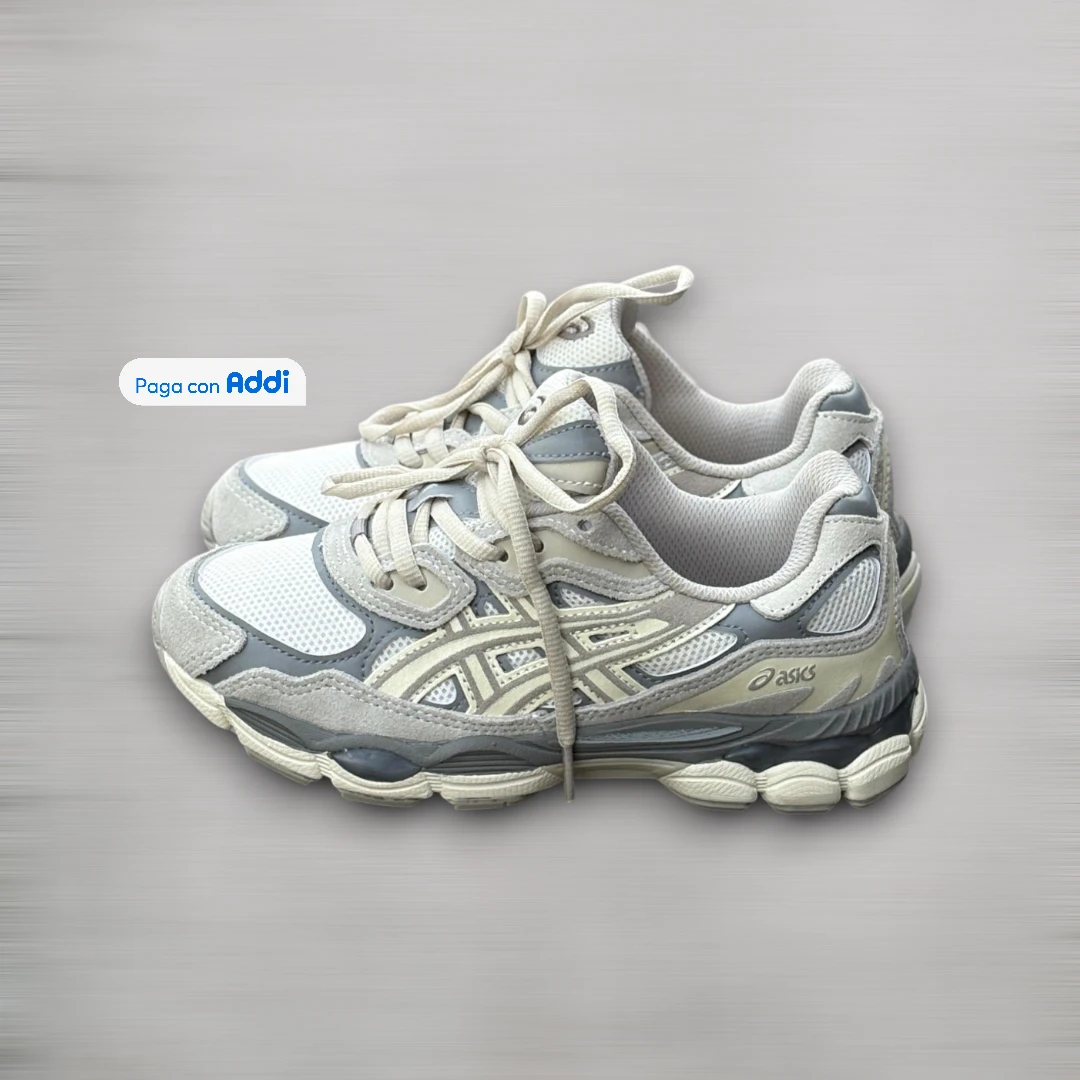 Tenis running Asics Kayano blanco con gris para mujer con amortiguación y comodidad diaria