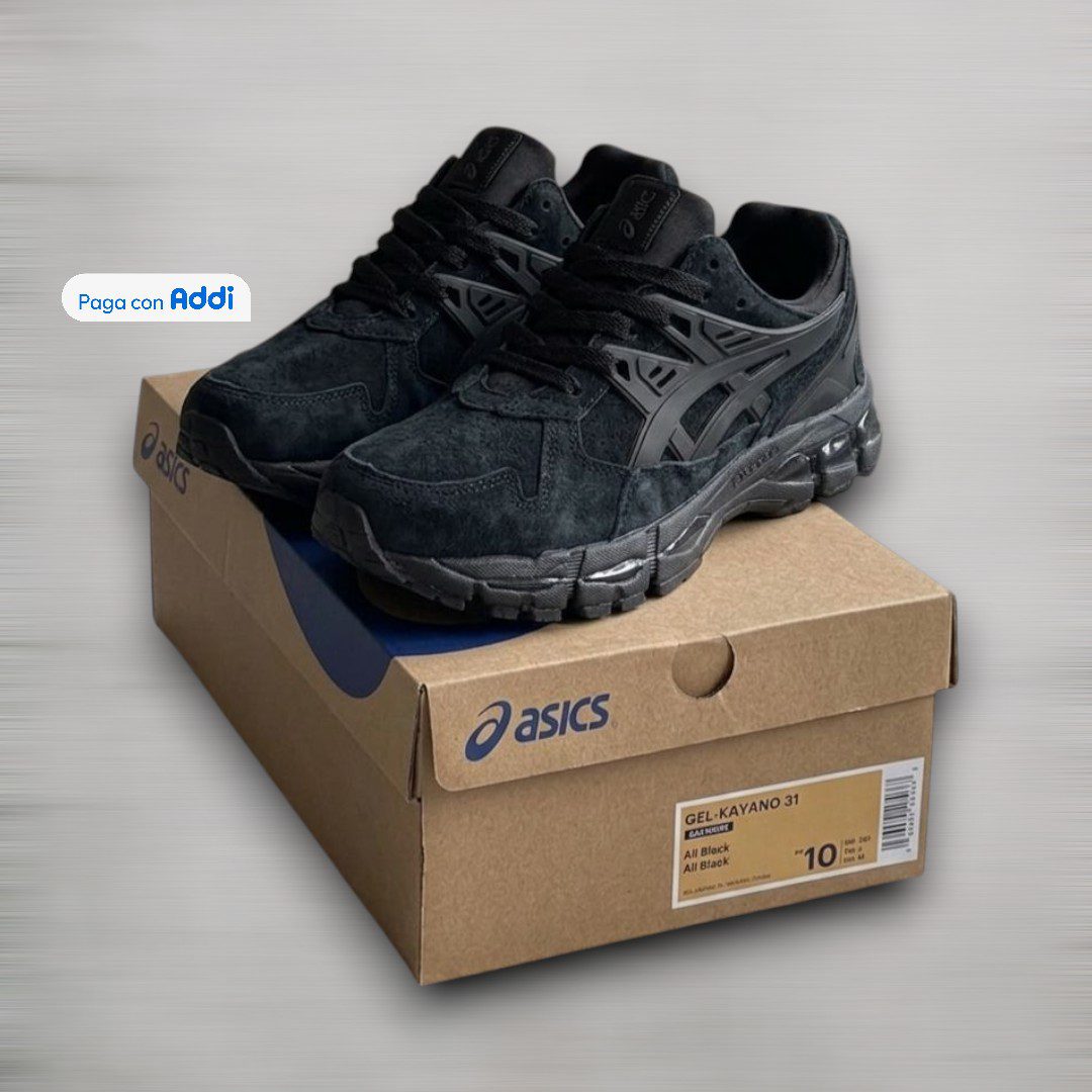 Tenis Asics Kayano 21 calidad 1.1 completamente negros con diseño minimalista y urbano. Comodidad superior, excelente ajuste y acabados premium para acompañarte todos los días con estilo.