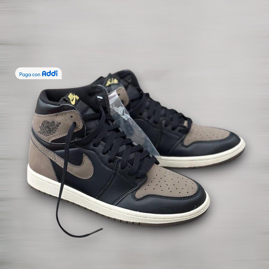 Los tenis Bota Jordan Retro 1 calidad 1.1 negro con café destacan por su estilo retro basketball y detalles premium. Diseño resistente, cómodo y perfecto para un look urbano auténtico.