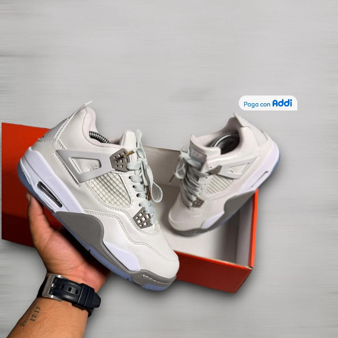 Tenis urbanos Jordan Retro 4 blanco plateado para caminar con diseño streetwear moderno