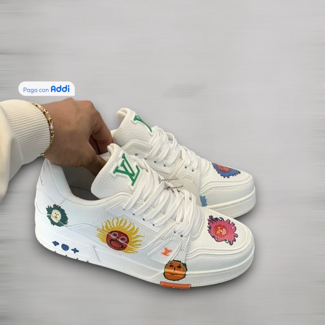 Tenis Louis Vuitton blanco con flores estilo casual premium, diseño elegante para caminar con detalles decorativos y comodidad