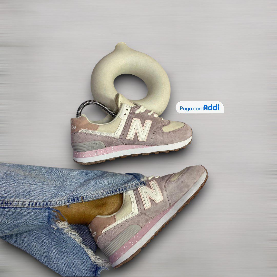 Tenis New Balance 574 blanco rosado para mujer estilo casual urbano con comodidad diaria, diseño retro y suela cómoda para caminar