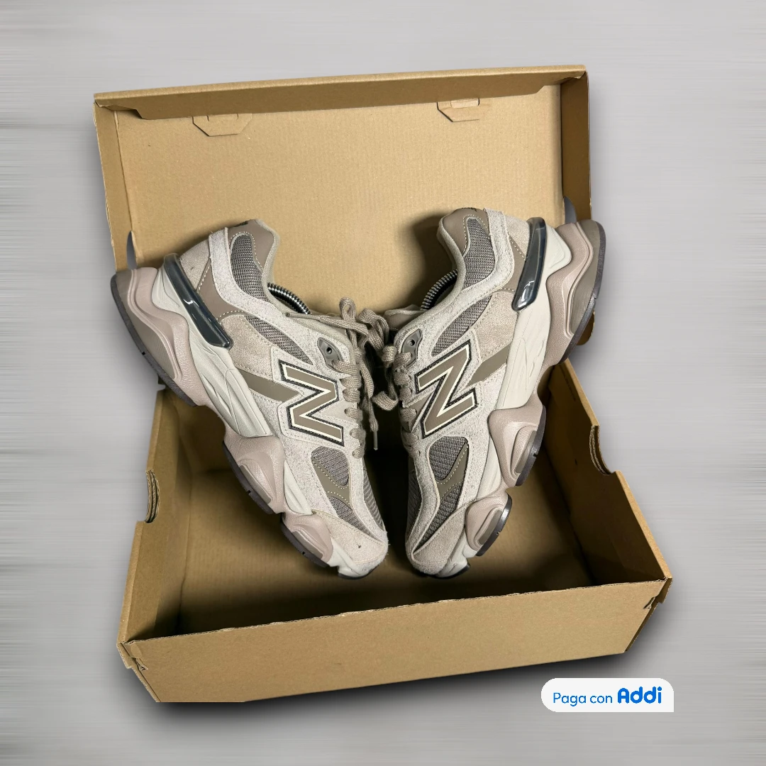 Tenis casuales New Balance 9060 café unisex con diseño futurista y comodidad diaria