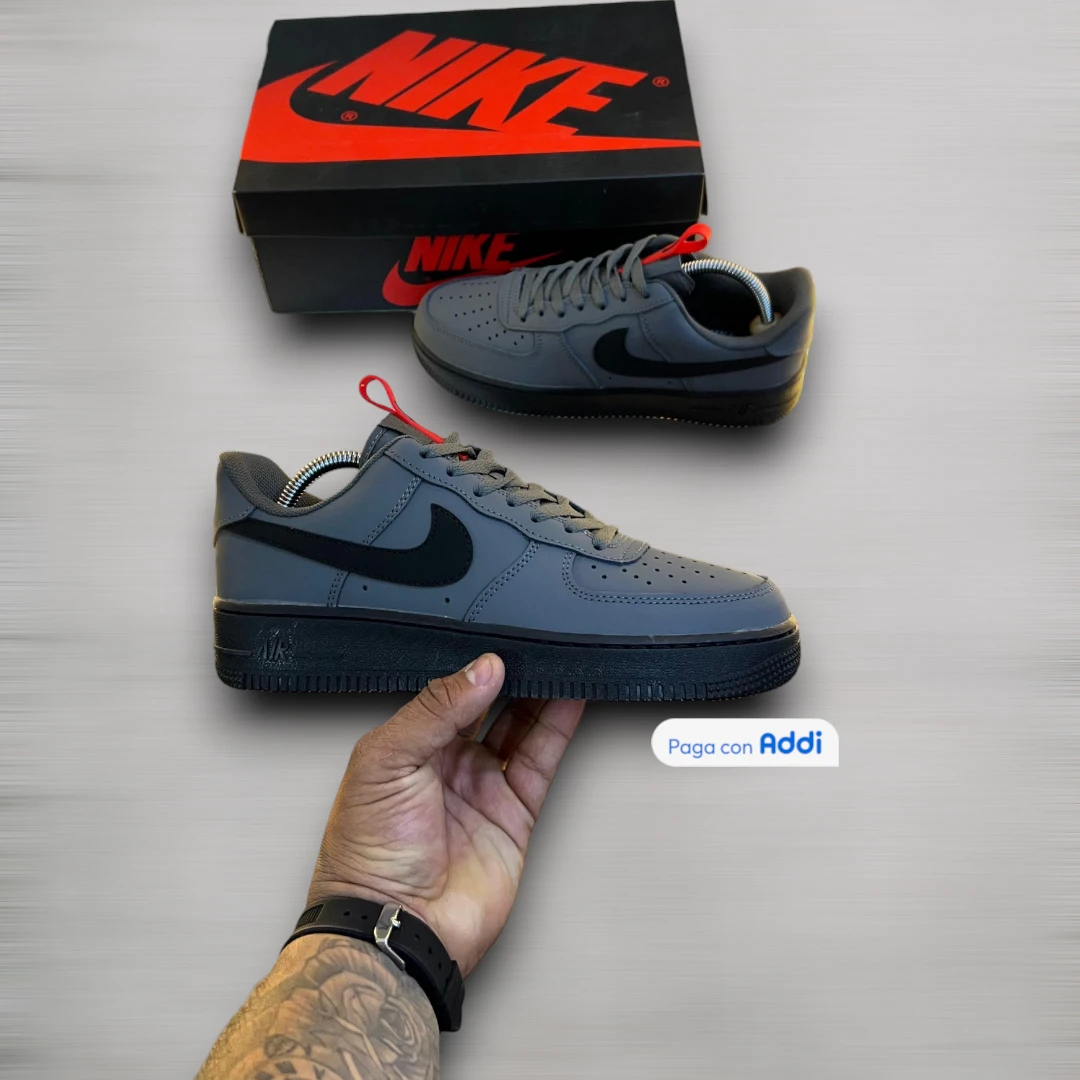 Tenis Nike Force 1 AF1 gris negro estilo casual urbano para caminar con diseño clásico y comodidad