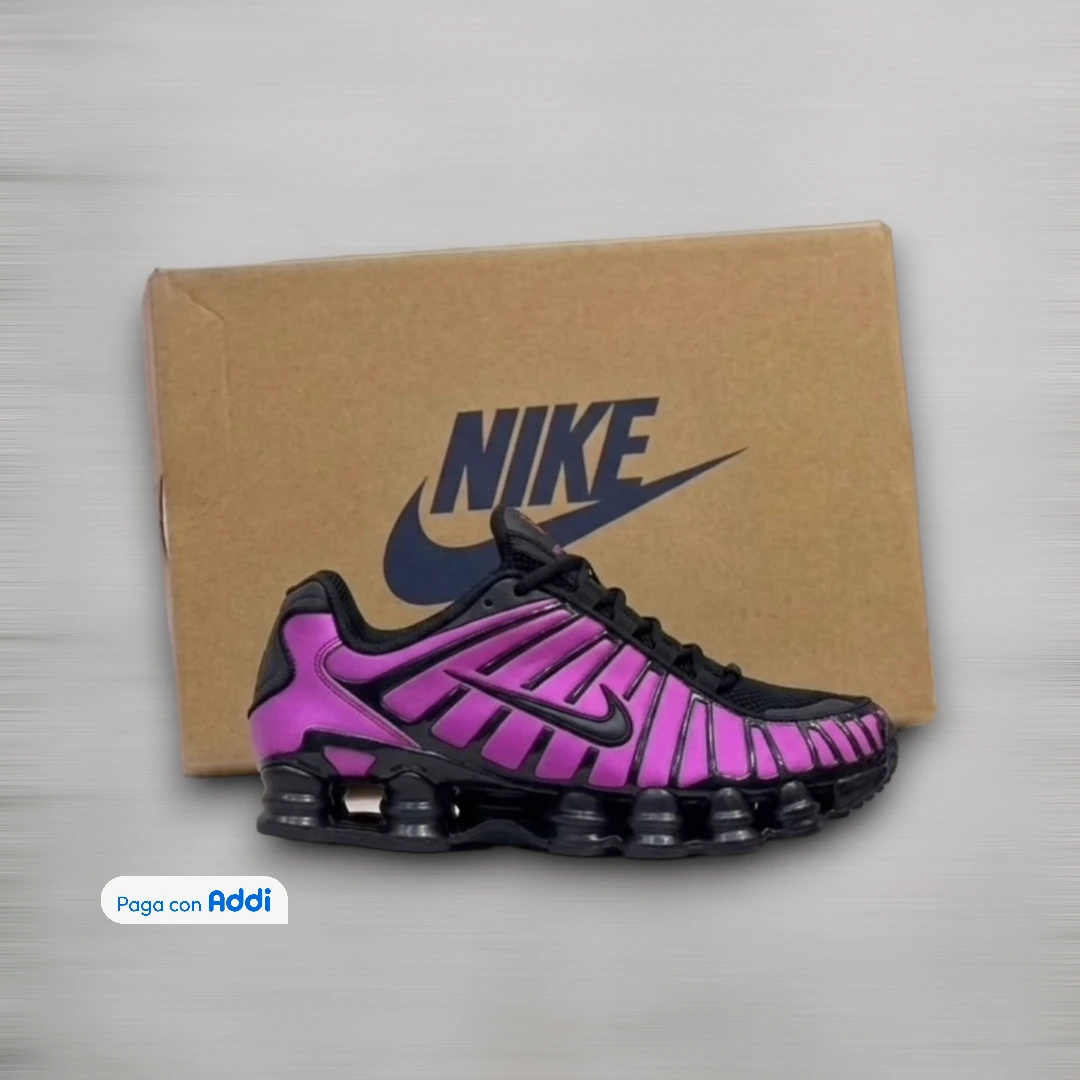 Tenis urbanos Nike Gusano morado iridiscente para mujer con diseño futurista y amortiguación cómoda