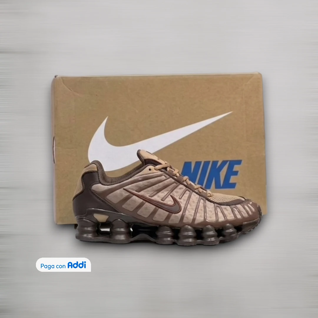 Tenis casuales Nike Gusano café para hombre con estilo urbano y comodidad diaria