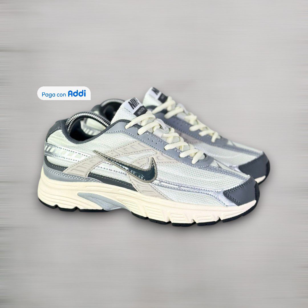 Tenis Nike Initiator blanco gris negro estilo running para caminar con amortiguación cómoda y diseño deportivo moderno