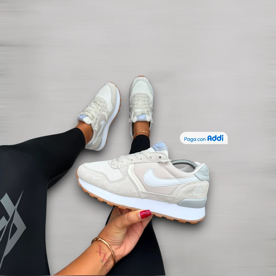 Tenis Nike Internationalist 2 mujer blanco estilo casual para uso diario con diseño clásico y confort premium