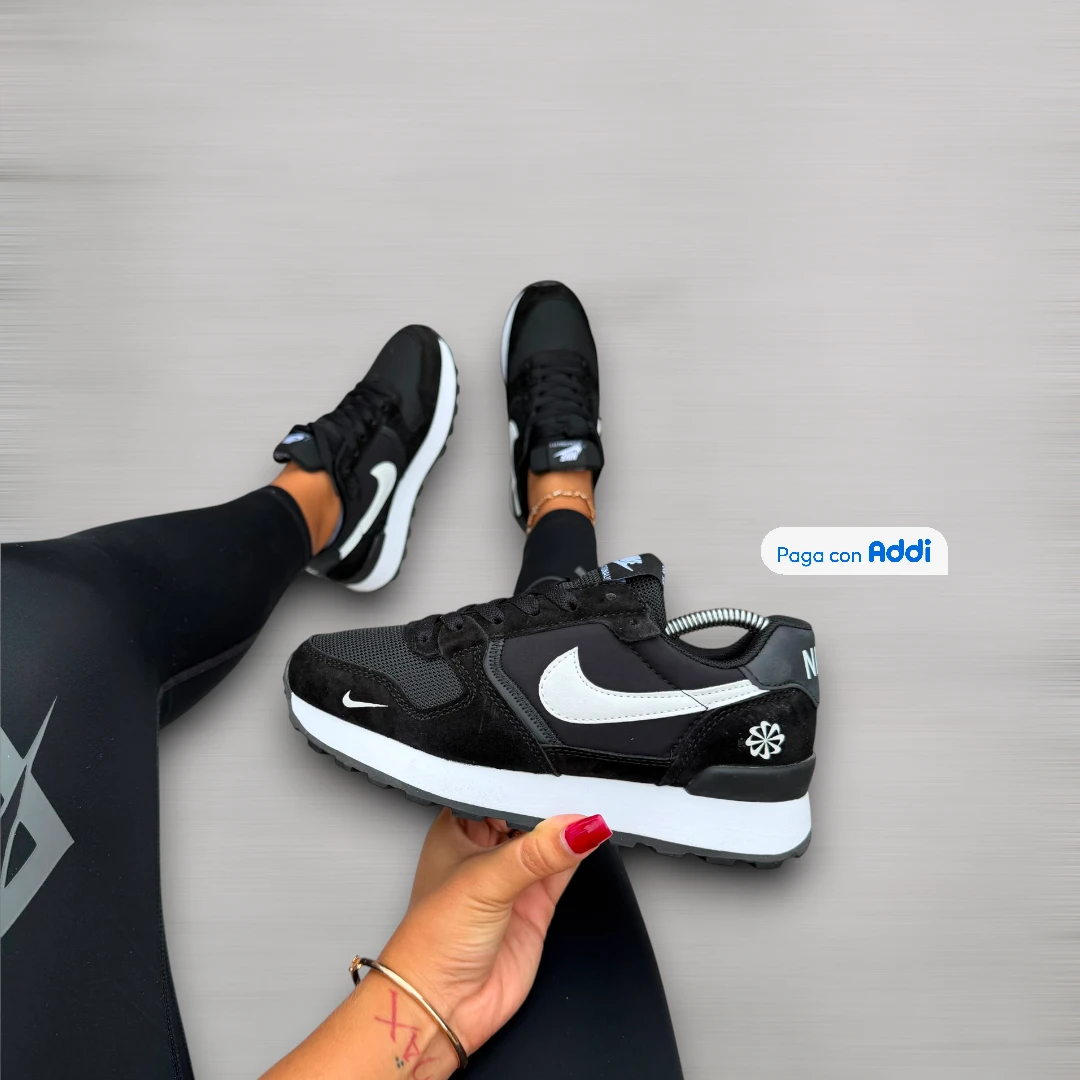 Tenis Nike Internationalist 2 mujer negro blanco estilo casual urbano para caminar con diseño retro y comodidad