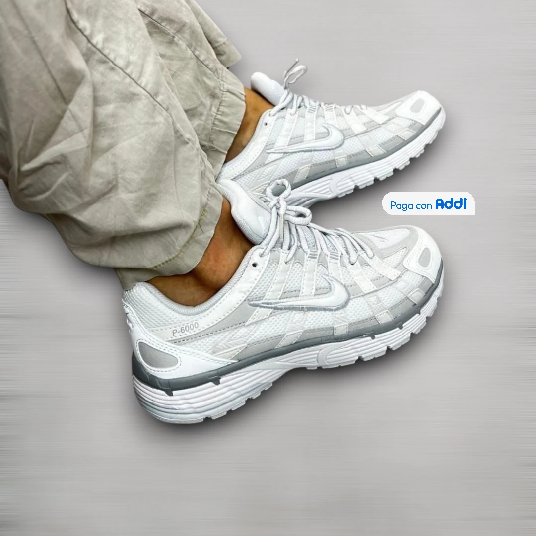 Tenis Nike P6000 blanco plateado estilo running para caminar con amortiguación y diseño deportivo moderno