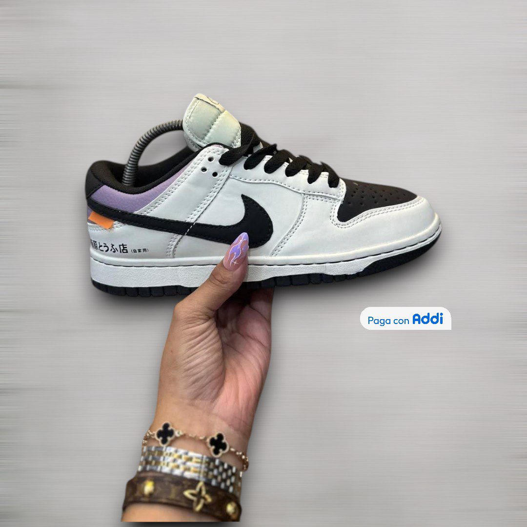 Tenis Nike SB blanco negro morado para skate y uso diario con diseño urbano moderno