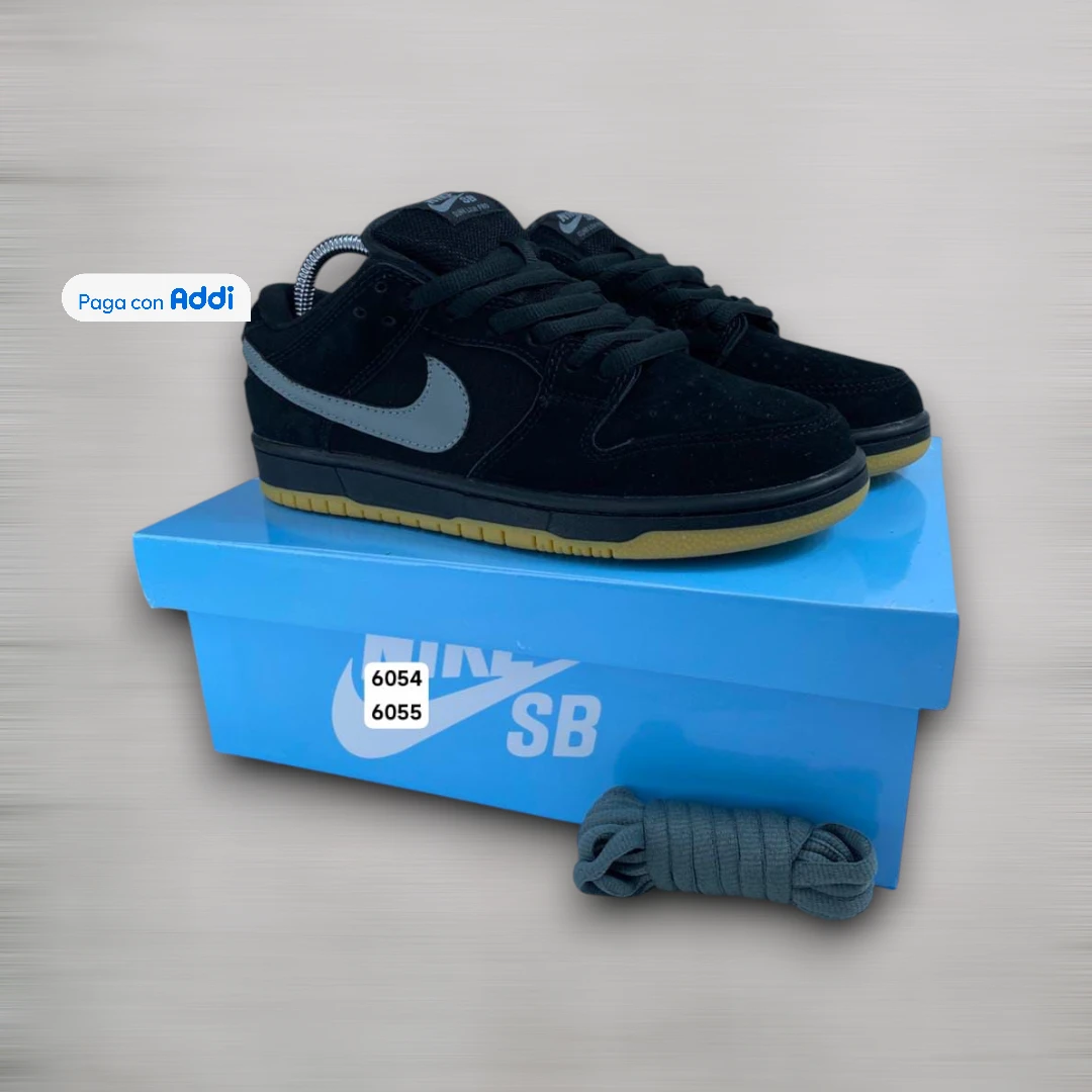 Tenis Nike SB negro gris estilo urbano para skate con suela durable, confort y diseño casual