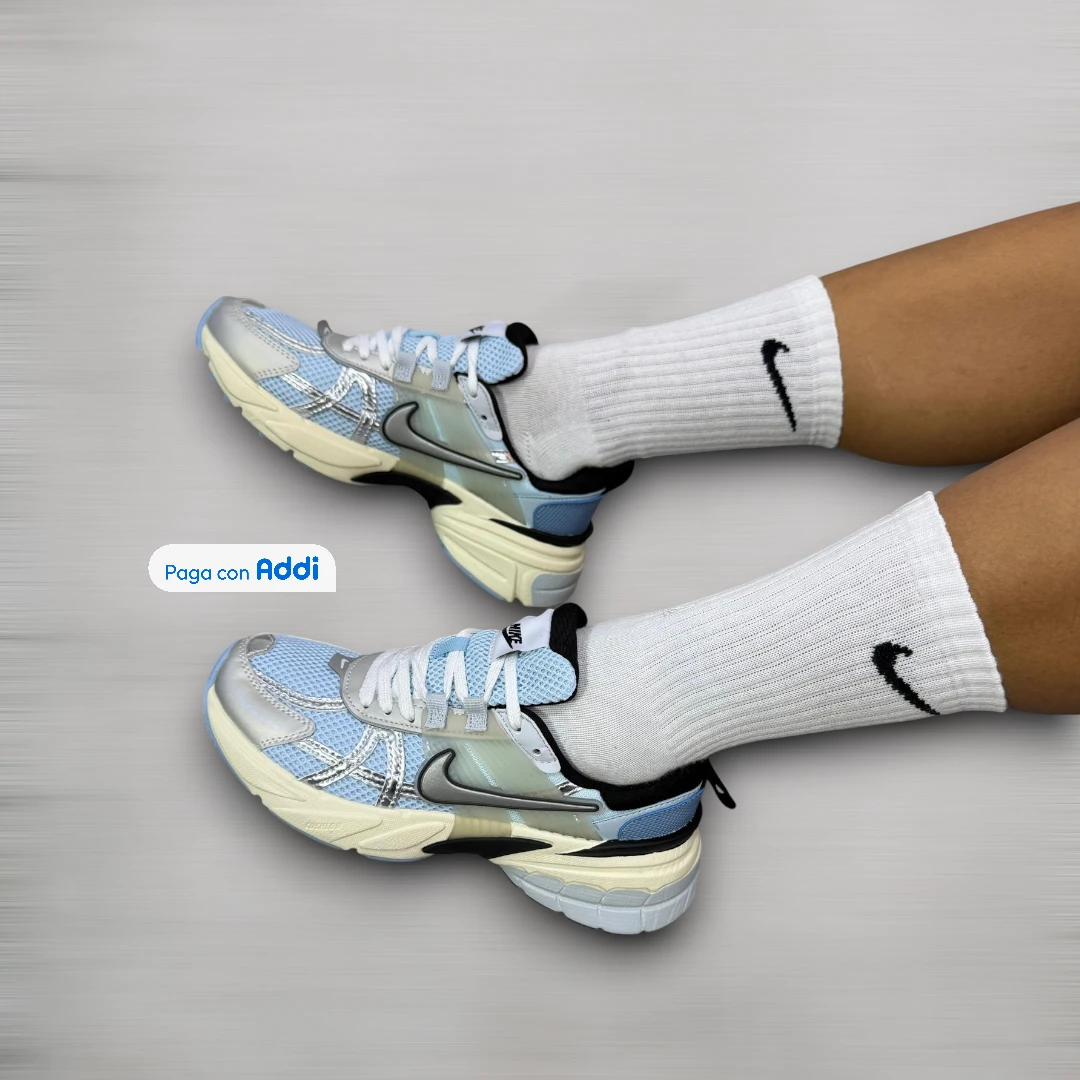 Tenis deportivos Nike V2K azul para caminar con diseño moderno y suela ligera