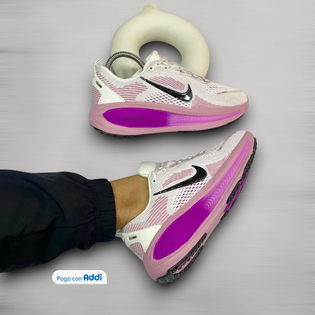 Tenis Nike Vomero 18 blanco rosado para running y caminatas con máxima amortiguación, comodidad premium y diseño moderno