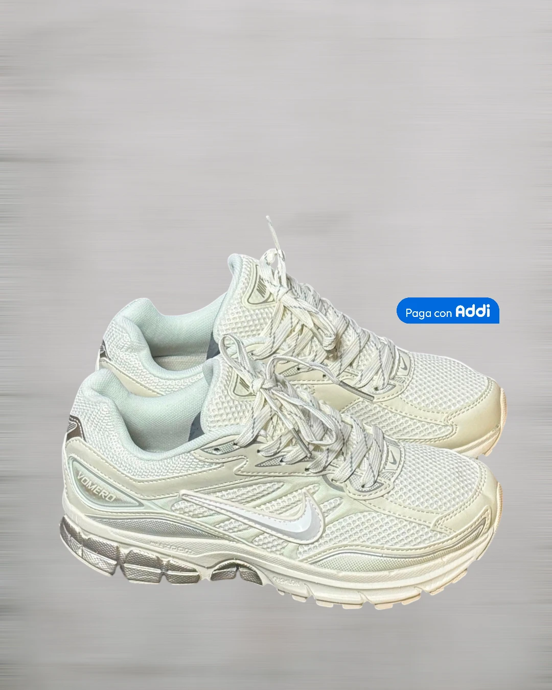 Tenis Nike Vomero blanco estilo running para caminar con amortiguación premium, comodidad superior y diseño deportivo moderno