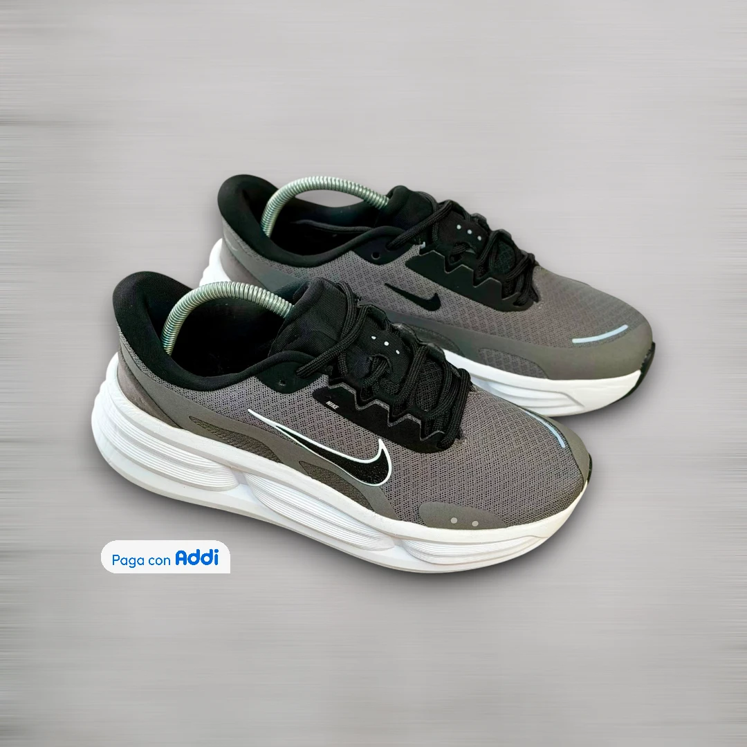Tenis Nike Zoom gris negro estilo deportivo para caminar con diseño moderno y máximo confort
