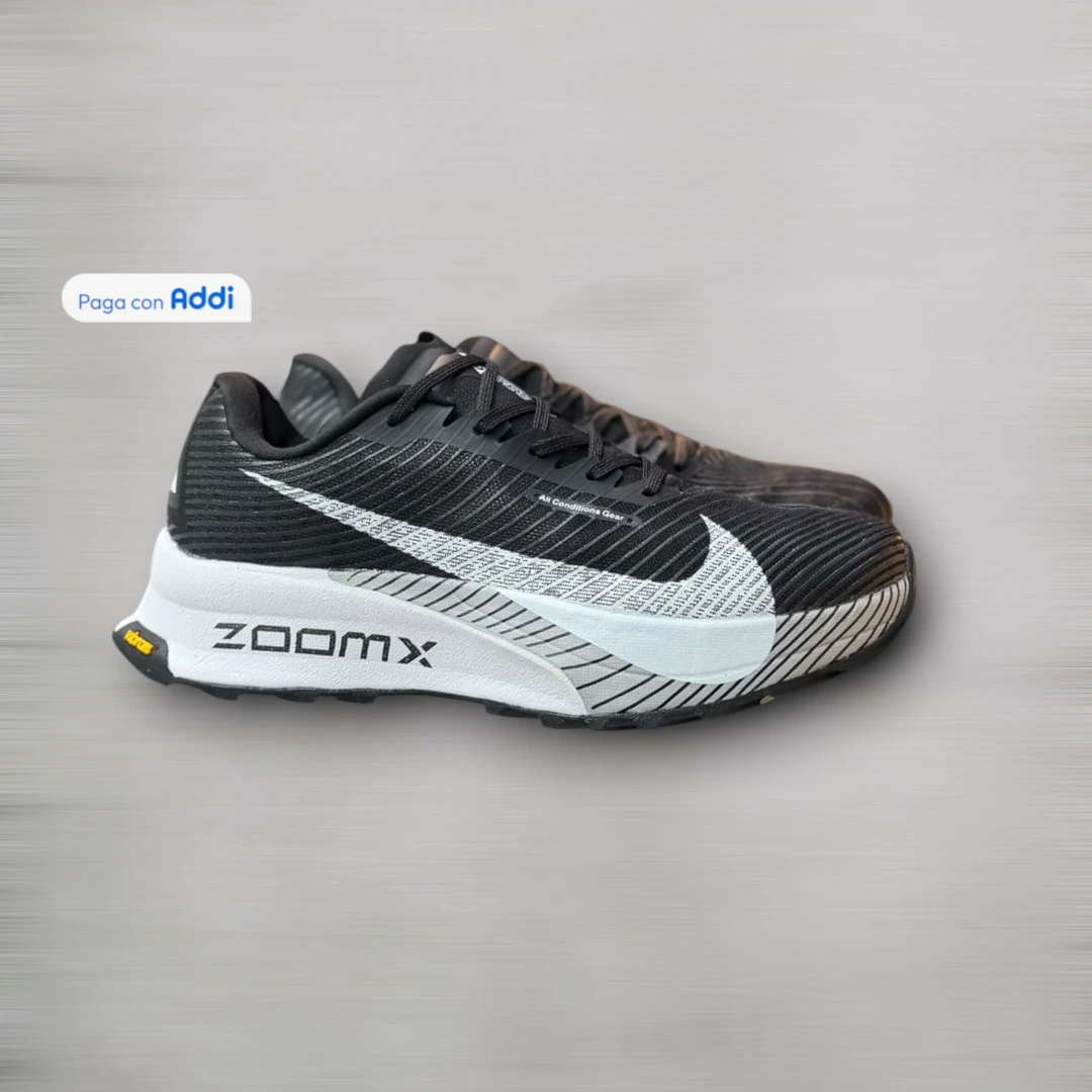 Tenis Nike Zoom Trail hombre negro blanco estilo trail running para montaña y senderismo, con agarre, estabilidad y resistencia