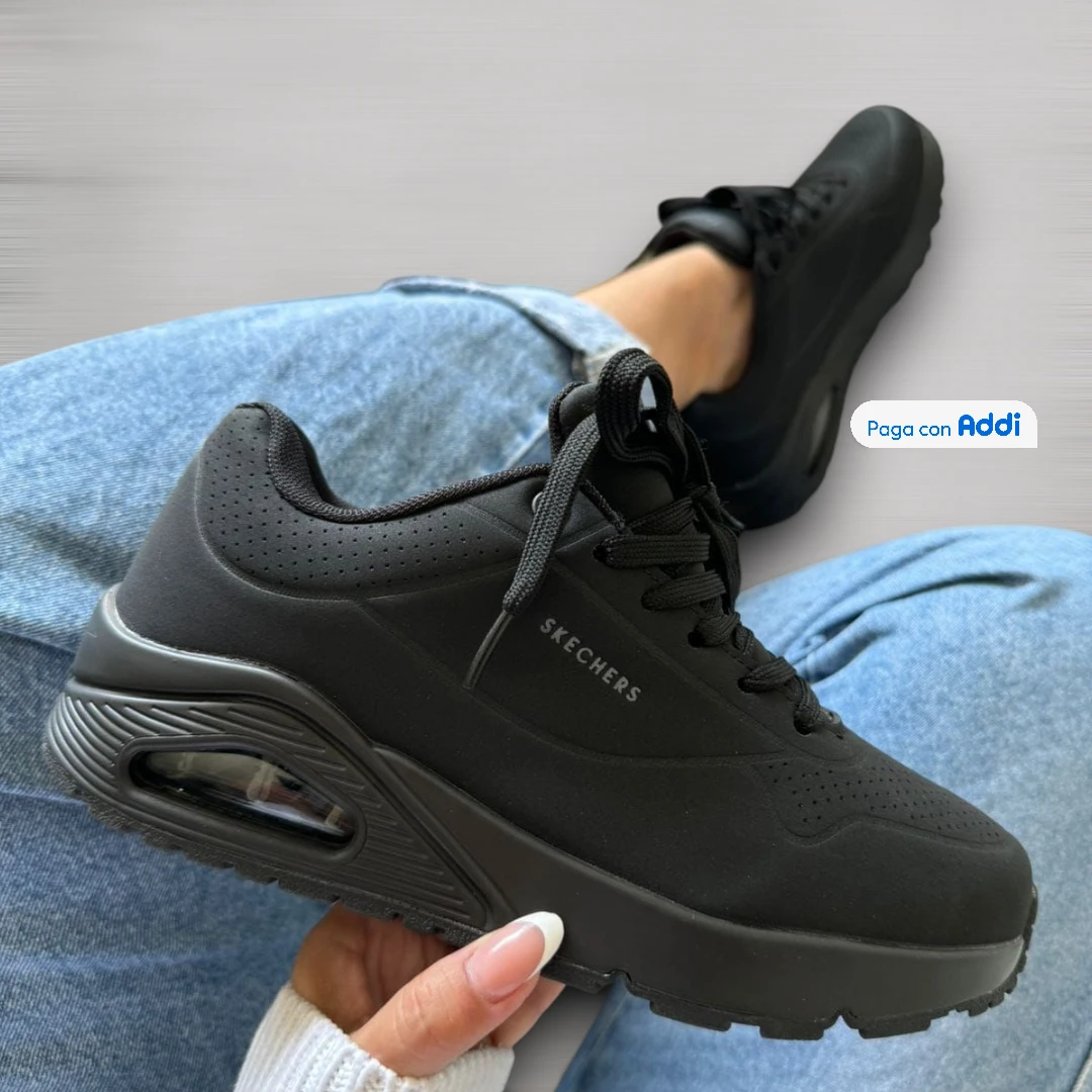 Tenis negros estilo casual urbano diseño clásico con suela cómoda